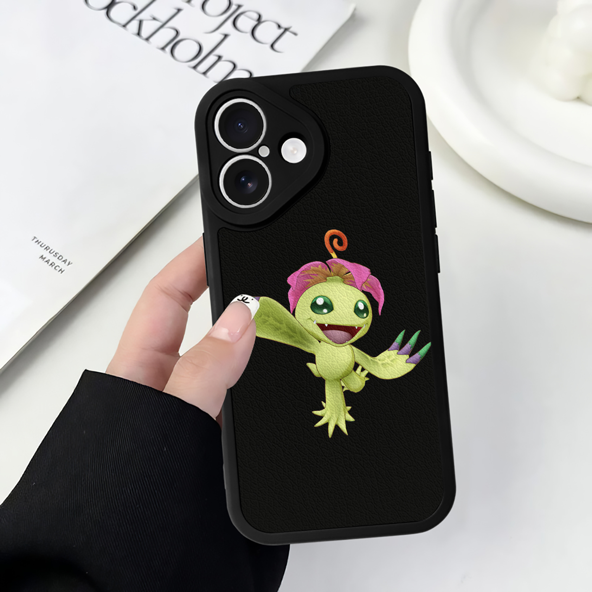 （画像用） Digimon デジタルモンスター/デジモン 【iPhone 16シリーズ対応】シリコンスマホケース（レザー調） 材質：シリコン